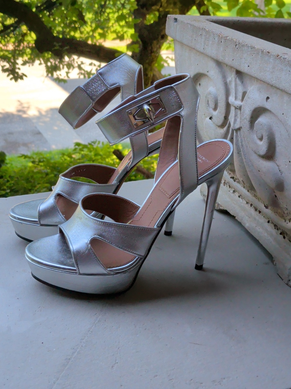 New Silver High Heel Platform Sandals - Givenchy Sharklock - Picture 11 of 13